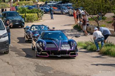  Un raduno di lussuosissime auto Pagani fa tappa a Marina di Novaglie FOTO