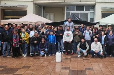 Porchetta, dolci e pasta al forno: la grande mangiata che unisce i condomini di Putignano