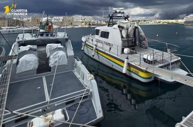 Pesca illegale in zona vietata, comandante di un peschereccio sospeso in Salento: era recidivo
