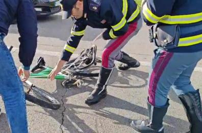 Ciclista investito da camion dei rifiuti sulla Lecce-Novoli: è grave