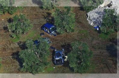 Un «cimitero» di auto cannibalizzate e nascoste nelle campagne della Bat: l'operazione della Guardia di Finanza VIDEO