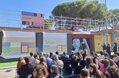 A Bari un murale «condiviso» lungo 300 metri: il progetto per la giustizia, la cultura e l’ambiente FOTO/VIDEO
