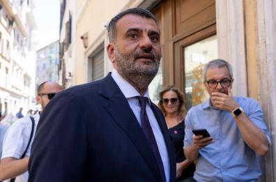 Regione, la tregua sulle Asl. Passa la linea Decaro: nuovi direttori solo dopo le elezioni
