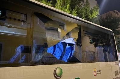 Foggia, individuati i due 14enni che lanciarono sassi contro un bus di linea: denunciati