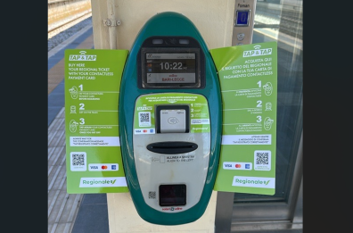 Trenitalia, per viaggiare da Bari a Taranto basta un «tap»: attivato il pagamento contactless