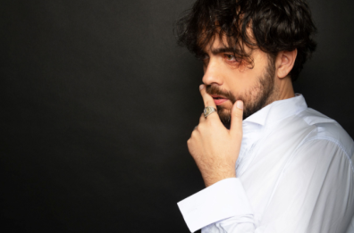 Federico Paciotti pubblica «Lirica», un viaggio tra opera, rock e passione live