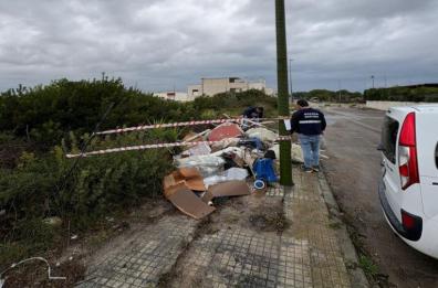 Otranto, una discarica a cielo aperto creata da attività del posto: indagini in corso per risalire agli autori degli abbandoni