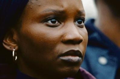 Una giovane di origine maliana lotta per difendere il diritto di mantenere la propria casa Una giovane di origine maliana lotta per difendere il diritto di mantenere la propria casa