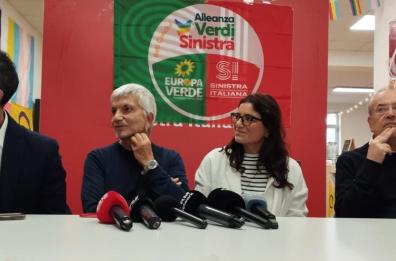 Regionali, l'esordio di Nichi Vendola a Bari: «Meloni? In Puglia ci viene come capo tribù» Regionali, l'esordio di Nichi Vendola a Bari: «Meloni? In Puglia ci viene come capo tribù»