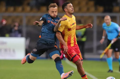 Il Lecce sbaglia un rigore e spreca un'occasione contro il Napoli: battuto 0-1 dalla capolista