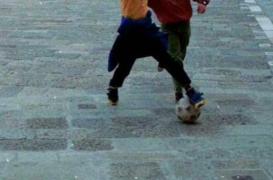 Benvenuti al Sud, dove i bambini giocano per strada Benvenuti al Sud, dove i bambini giocano per strada