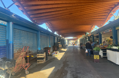 Bari, al mercato di Santa Scolastica la crisi morde: «Pochi incassi e molte spese»