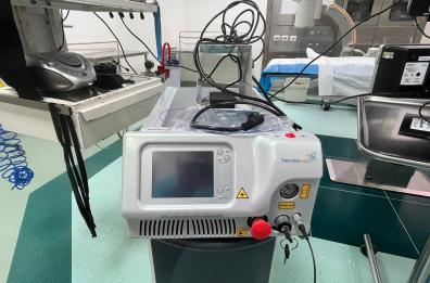 Bari, in Neurochirurgia al «Di Venere» nuove cure mininvasive per il mal di schiena da ernia del disco grazie al laser