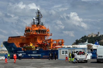 Arrivata a Bari la nave Ong Solidaire: sbarcati 193 migranti, 39 sono minori