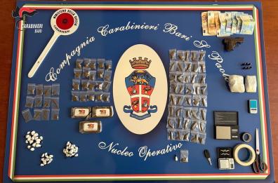 Bari, trovato a San Pio con hashish e una pistola col colpo in canna: arrestato 37enne Bari, trovato a San Pio con hashish e una pistola col colpo in canna: arrestato 37enne