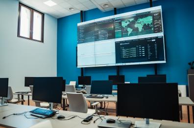 A Bari oltre 300 giovani hacker si sfidano su sicurezza e smart city per HackInFest 2025