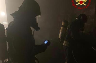 Tuturano, fiamme in un'abitazione, forse partite dal frigorifero: intervento dei vigili del fuoco