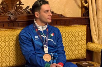 Bronzo mondiale per Francesco Loragno, atleta paralimpico di Torre a Mare: il giovane premiato dal sindaco Leccese Bronzo mondiale per Francesco Loragno, atleta paralimpico di Torre a Mare: il giovane premiato dal sindaco Leccese