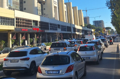 Bari, via Amendola di nuovo nel caos: traffico paralizzato anche dopo i lavori di ampliamento