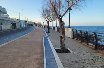 Bari, al waterfront Santo Spirito è corsa contro il tempo per gli ultimi lavori: «Stanchi di guardare il mare dalla rete»
