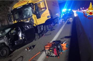 Incidente a Torchiarolo, la donna incinta salvata dai vigili del fuoco ha perso il bimbo dopo l'impatto