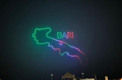 Il cielo di Bari invaso dai droni: lo show illumina il cielo alla chiusura di Drones Beyond 2025 VIDEO Il cielo di Bari invaso dai droni: lo show illumina il cielo alla chiusura di Drones Beyond 2025 VIDEO