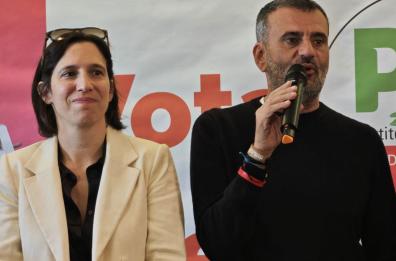 Regionali, Schlein in tour in Puglia: «Il centrodestra? Sono disperati, hanno rispolverato un condono del 2003»