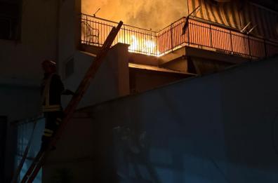 Capurso, fiamme in un appartamento in via Casamassima: evacuate 4 persone