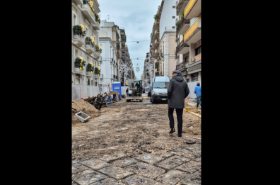 Bari, sopralluogo di Leccese in via Argiro: «I cantieri portano difficoltà, ma il dialogo è costante»