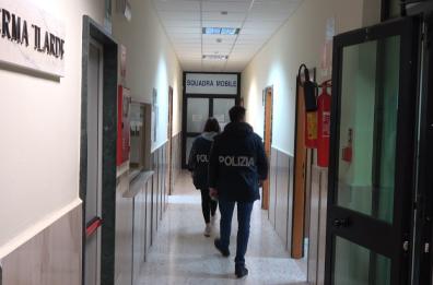 Matera, in casa con armi rubate e 22 chili di droga: arrestati un 41enne e un 54enne