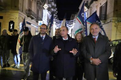 Lobuono, ultima passeggiata a Bari prima della chiusura della campagna elettorale: &laquo;Voglio stare tra la gente&raquo; VIDEO