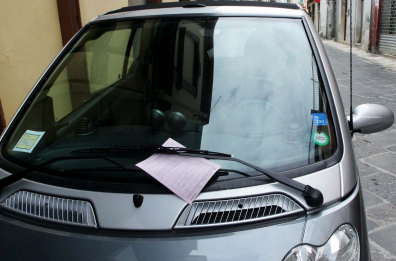 Rifiuti e sosta selvaggia: a Taranto 3mila multe in due mesi Rifiuti e sosta selvaggia: a Taranto 3mila multe in due mesi