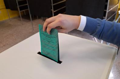 Regionali, oggi si decide: urne aperte fino alle 15 poi lo spoglio. I risultati in diretta sul nostro sito Regionali, oggi si decide: urne aperte fino alle 15 poi lo spoglio. I risultati in diretta sul nostro sito