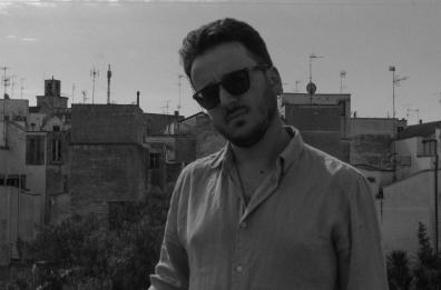 Mariano Casulli torna con «Bellissimi e Infelici»: un album che racconta le contraddizioni del presente Mariano Casulli torna con «Bellissimi e Infelici»: un album che racconta le contraddizioni del presente