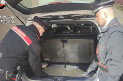 San Nicandro Garganico, in auto con 4kg di droga nascosta nel vano della ruota di scorta: arrestato 53enne San Nicandro Garganico, in auto con 4kg di droga nascosta nel vano della ruota di scorta: arrestato 53enne