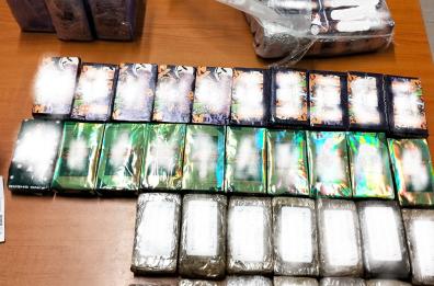 Taranto, due giovani arrestati con oltre 7 kg di hashish nascosti in auto e in casa Taranto, due giovani arrestati con oltre 7 kg di hashish nascosti in auto e in casa