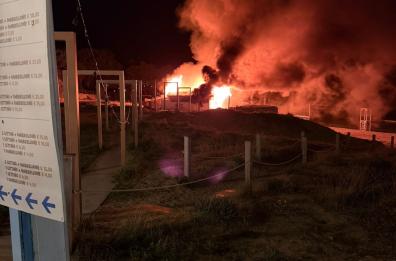 Rogo a Pulsano: a fuoco un chiosco. Si pensa ad un atto doloso Rogo a Pulsano: a fuoco un chiosco. Si pensa ad un atto doloso