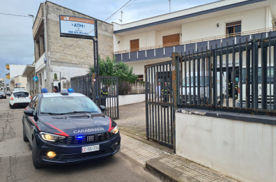 Veglie, assalto esplosivo al bancomat Bpp: usati chiodi a tre punte per bloccare i carabinieri