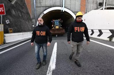 Impianto ex Ilva, Urso: «Nessun piano di chiusura. Pronti a valutare intervento dello Stato se necessario» Impianto ex Ilva, Urso: «Nessun piano di chiusura. Pronti a valutare intervento dello Stato se necessario»