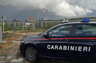Incidente sul lavoro a Guagnano, 21enne si sente male mentre guida un escavatore: è in codice rosso