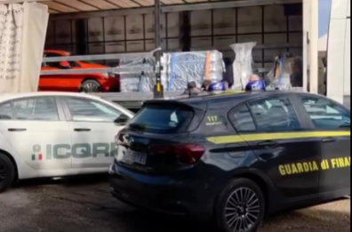 Olio extravergine senza indicazione origine: sequestrati 14mila litri tra Bari e Lecce, valore 190mila euro. Sigilli a tre tonnellate di olio greco Olio extravergine senza indicazione origine: sequestrati 14mila litri tra Bari e Lecce, valore 190mila euro. Sigilli a tre tonnellate di olio greco