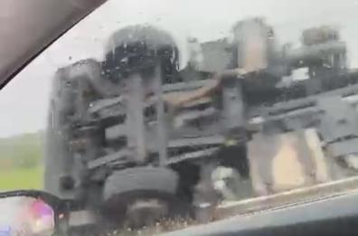 Cerignola, tragedia sulla SS16: autoarticolato si ribalta, morto il conducente. Chiusa corsia in direzione Bari