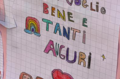 A Bari un giardino nella scuola della piccola Ester, morta a 7 anni: la cerimonia di intitolazione nel giorno del suo compleanno
