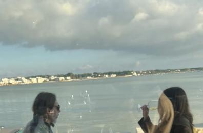 Manuel Agnelli a Porto Cesareo: il cantautore tra mare, crudo e un compleanno speciale FOTO