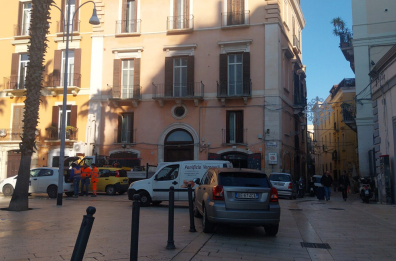 Bari Vecchia, tutto come prima: nuova Ztl in vigore da 10 giorni, ma i parcheggi selvaggi non calano Bari Vecchia, tutto come prima: nuova Ztl in vigore da 10 giorni, ma i parcheggi selvaggi non calano