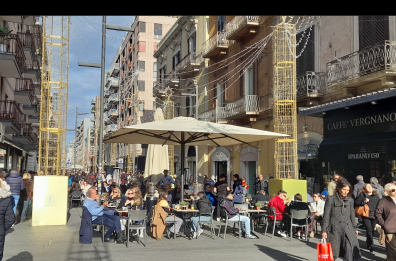 Regali di Natale, per i baresi la spesa stimata è di 250 euro a testa Regali di Natale, per i baresi la spesa stimata è di 250 euro a testa