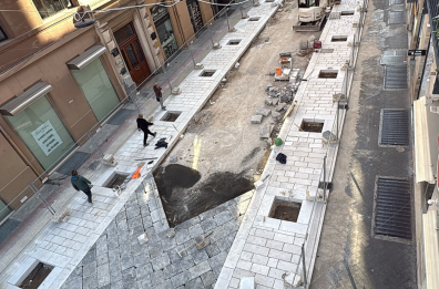 Bari, l'affluenza è vivace nelle vie dello shopping. Ma il cantiere di via Argiro è la nota dolente Bari, l'affluenza è vivace nelle vie dello shopping. Ma il cantiere di via Argiro è la nota dolente