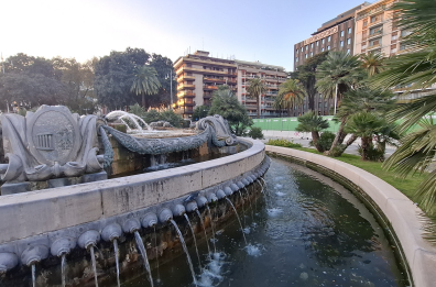 Bari, piazza Moro fra cantieri e degrado: bivacchi e sporcizia vicino alla fontana, si delinea il programma dei lavori Bari, piazza Moro fra cantieri e degrado: bivacchi e sporcizia vicino alla fontana, si delinea il programma dei lavori