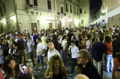 A Barletta impazza la movida: città vecchia sul piede di guerra A Barletta impazza la movida: città vecchia sul piede di guerra