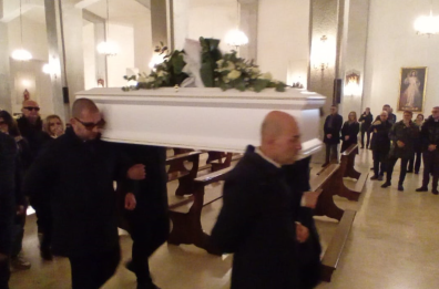 Carovigno, ieri l’ultimo saluto alla piccola Sofia, morta in ospedale dopo un malore Carovigno, ieri l’ultimo saluto alla piccola Sofia, morta in ospedale dopo un malore